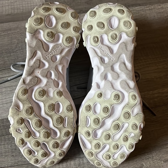 Nike react athletic shoes. Worn twice. Like new - Picture 7 of 7